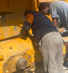 تعمیر زنجیر سفت کن بولدوزر کوماتسو 155